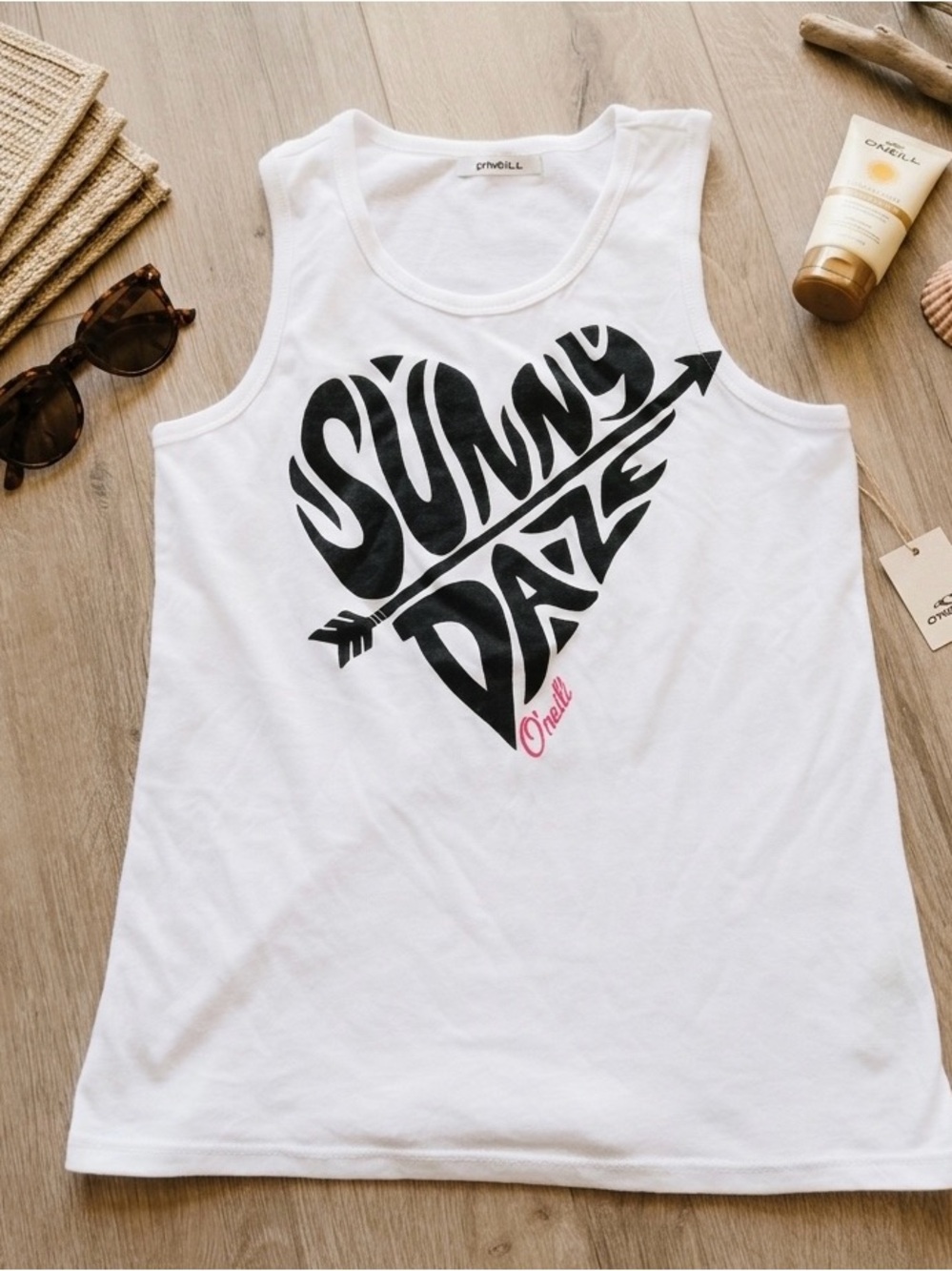 NWT O’Neill Women’s White "Sunny Daze" Heart Graphic Tank Top - Size Medium